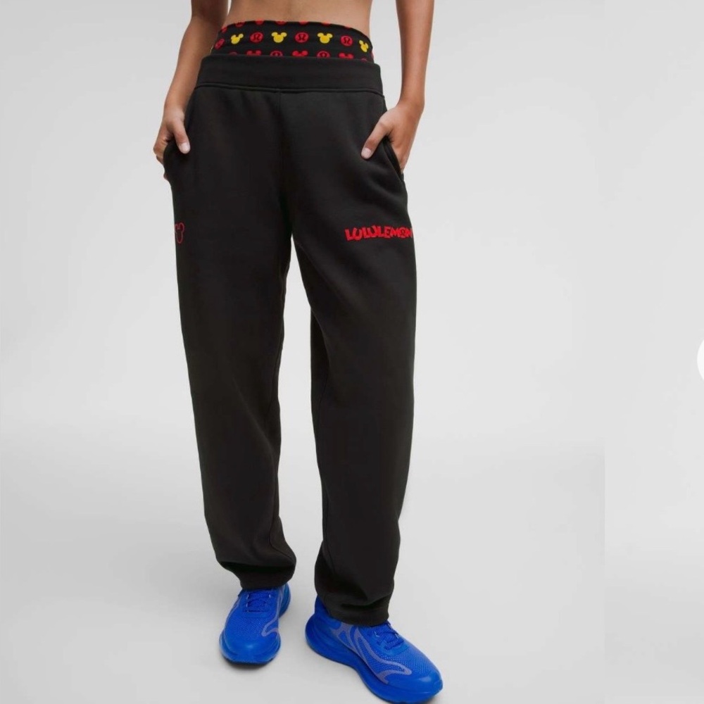 Disney x Lululemon *Heavyweight Fleece Sweatpant
Black
